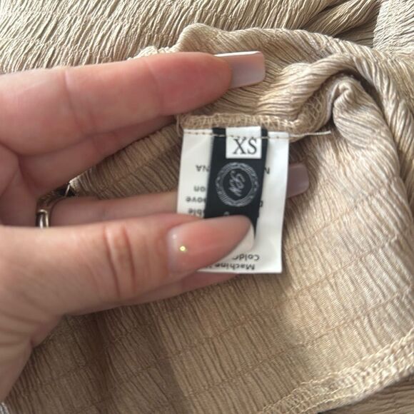 V-Neck  Tiered Silhouette with Flutter Sleeves Maxi Dress - Picture 16 of 16